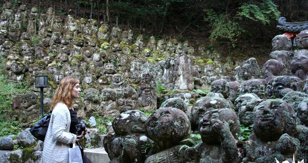 Sandra Candal en los templos Arashiyama en Kioto, Japón