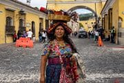 mujer en la Antigua, Guatemala